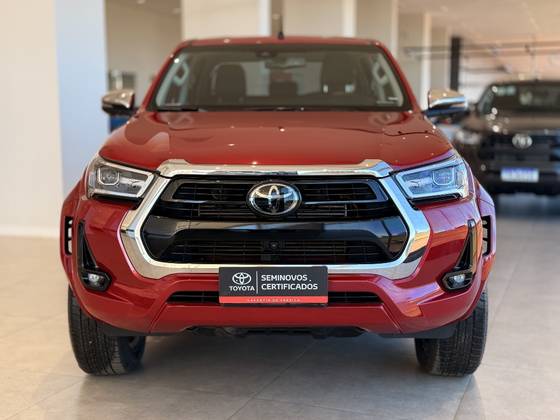 TOYOTA HILUX 2.8 D-4D TURBO DIESEL CD SRX PLUS 4X4 AUTOMÁTICO TOYOTA HILUX 2.8 D-4D TURBO DIESEL CD SRX PLUS 4X4 AUTOMÁTICO